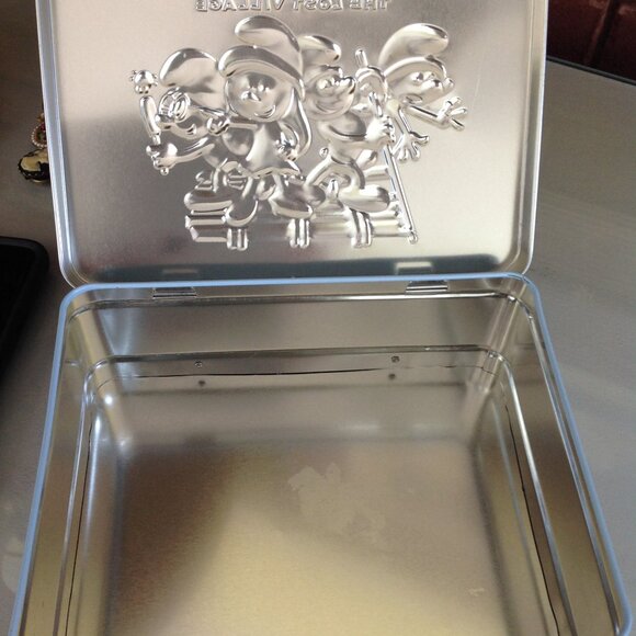 Smurfs Metal Lunchbox 'The Lost Village' Collectible' - Picture 4 of 4